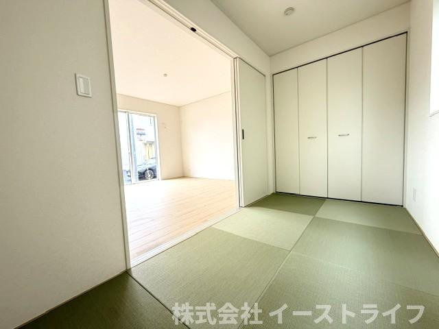 【新築戸建】いわき市中岡町第7の和室|1号棟写真　1階にある和室は来客用のスペースとしても重宝します。