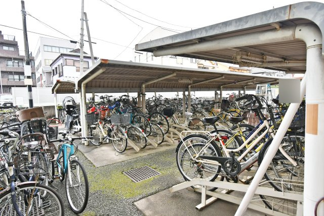 ローヤルシティ大宮宮原の駐輪場|※空き状況は当社まで都度ご確認くださいませ■『物件を今日見てみたい』など、当日のご案内も可能です。 どうぞお気軽にお電話下さい。近隣・同条件などの物件もまとめてご紹介も可能です。