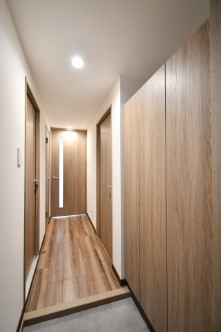 ローヤルシティ大宮宮原の浴室|シックで上品さを感じるバスルームはまるでホテルのような仕上がり。日常から解放できる癒しの空間となります。■気になる物件は、お客様ご自身の目でお確かめ頂けます。内覧希望は、０１２０－６５５－６２０
