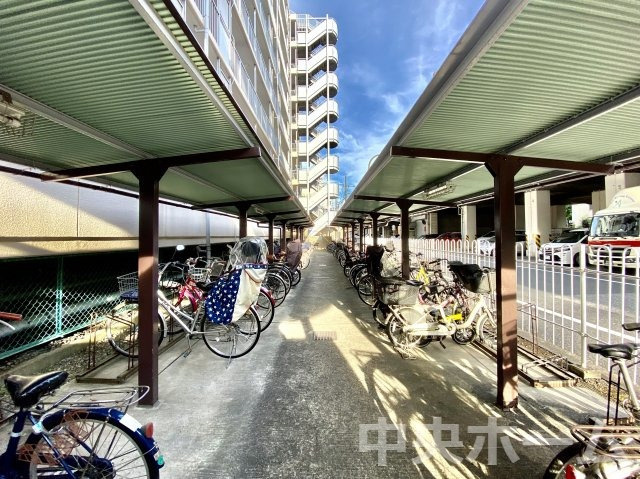 両国緑スカイハイツの駐輪場|【自転車置き場】最新の空き状況や費用などの詳細は担当スタッフまでお問い合わせください。