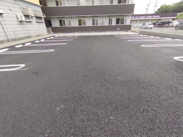 Ｄ-スクエア鴨田の駐車場