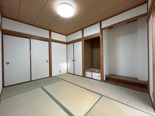 佐太東町1丁目　中古一戸建ての内装|和室　床の間
■物件内覧・資金計画相談・住宅ローン相談、リフォーム相談、お問合せ受付中■
※当日・翌日のご内覧、ご相談はお電話でのお問合せがスムーズです！