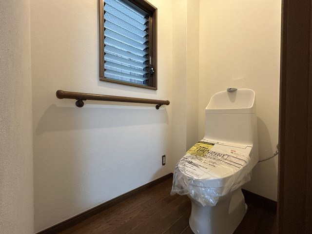 佐太東町1丁目　中古一戸建てのトイレ|温水洗浄便座
■物件内覧・資金計画相談・住宅ローン相談、リフォーム相談、お問合せ受付中■
※当日・翌日のご内覧、ご相談はお電話でのお問合せがスムーズです！