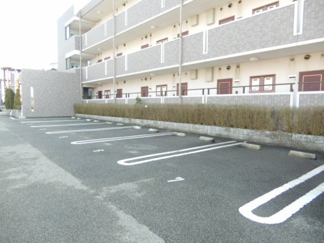 フォレストビューの駐車場