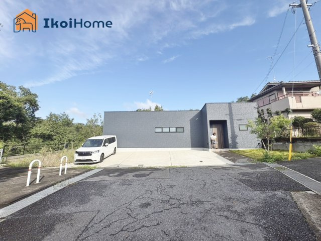 神戸市西区押部谷町栄　中古戸建の前面道路含む現地写真|【ホームページに現地動画掲載中】●年中無休：当日予約可●前面道路は南東側幅員約5.4ｍでゆったり！