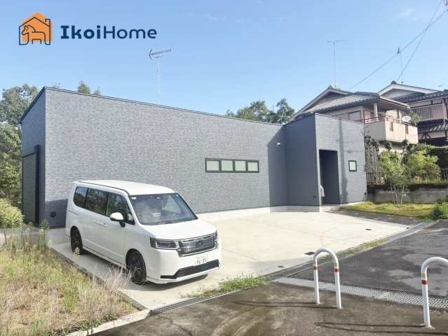神戸市西区押部谷町栄　中古戸建のエントランス|【ホームページに現地動画掲載中】●年中無休：当日予約可●建物裏には建物もなく静かで開放的です！