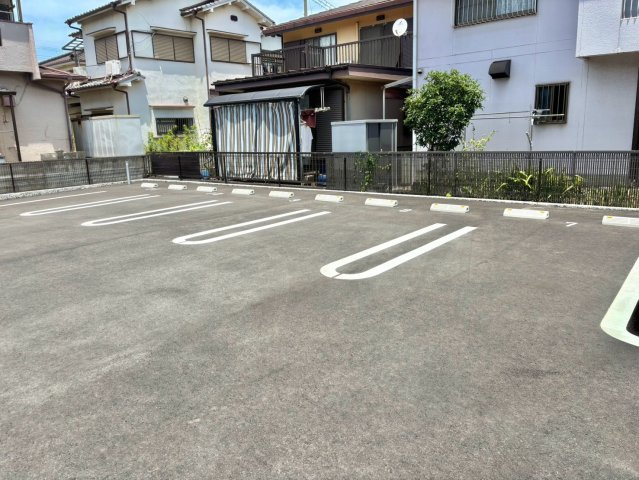 パイン　フォレストの駐車場