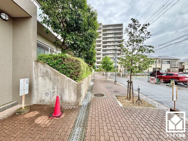 グランデュール鴨川1番館の周辺