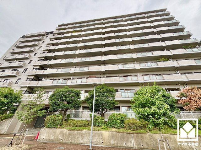 グランデュール鴨川1番館の外観