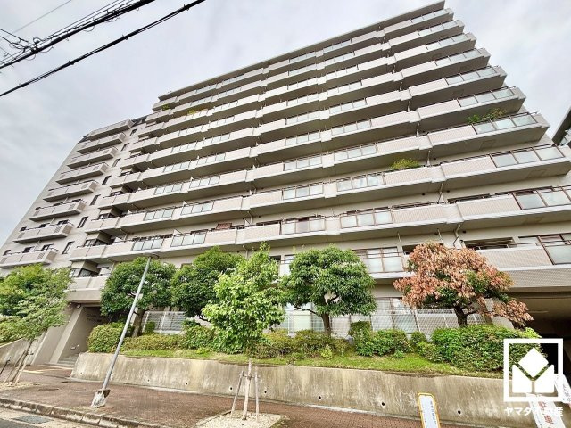 グランデュール鴨川1番館の外観