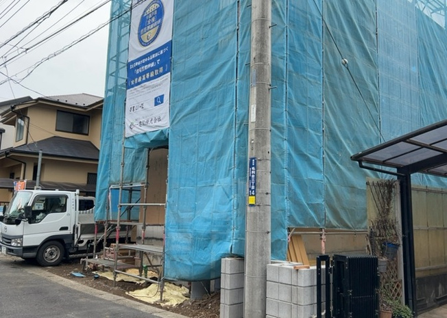 【前面道路含む現地写真】 | お持ちの車種によっては前面道路が広い方が便利でしょう。しかし、前面道路が広ければその分交通量が多くなるため、騒音などが気になる場合があります。実際に現地を見学し、周辺交通量や騒音などを確認しましょう！
