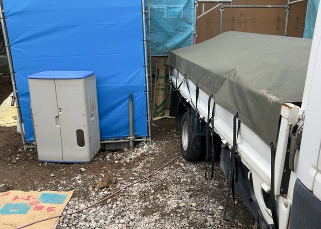 【駐車場】 | 駐車場と明記されていても、最小スペースでつくられた駐車場だと大型車は駐車できなかったり、出入りしにくくなったりする可能性があります。お車のサイズと購入したい物件の駐車場のサイズを現地で確認しましょう。