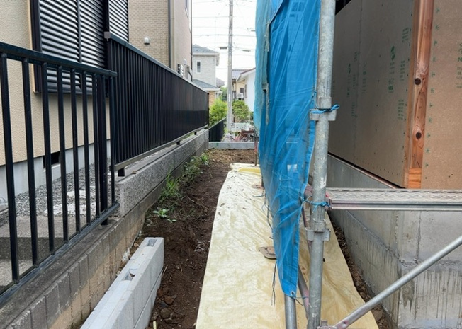 【庭】 | 庭があることでガーデニングや家庭菜園はもちろん、こどもの遊び場やペットを放して遊ぶことができます。また、家の周囲に余裕があるということです。隣地との間があれば、十分な日当たりと、風通しが確保できます。
