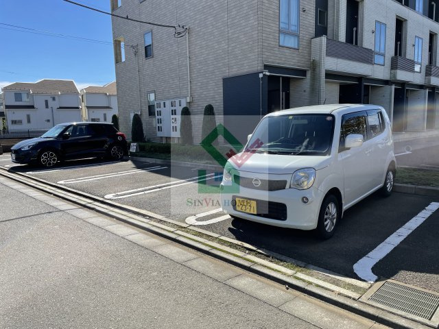 コズカアロッジオの駐車場