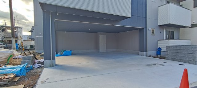 ソリティア茨木の駐車場