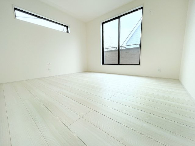 【洋室】 | 川越市岸町3丁目　新築一戸建住宅　全1棟　(ふじみ野店) | 洋室7.5帖：南向きバルコニーに面した明るいお部屋です。