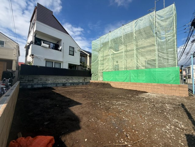 杉並区本天沼1丁目　新築戸建の前面道路含む現地写真|2026.09.05撮影

現地ご見学希望・資料請求などお気軽にお問い合わせ下さい！
03-5990-5201