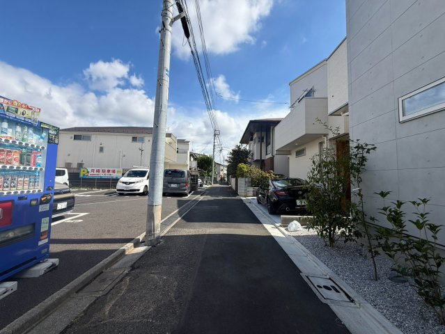 杉並区本天沼1丁目　新築戸建の前面道路含む現地写真|現地写真

現地ご見学希望・資料請求などお気軽にお問い合わせ下さい！
03-5990-5201