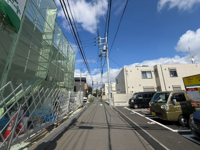 杉並区本天沼1丁目　新築戸建の前面道路含む現地写真|2026.09.05撮影

現地ご見学希望・資料請求などお気軽にお問い合わせ下さい！
03-5990-5201