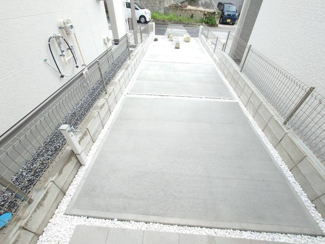 ＋＋南風原町新川-C号棟（全３棟）の駐車場|駐車場に車を止められます