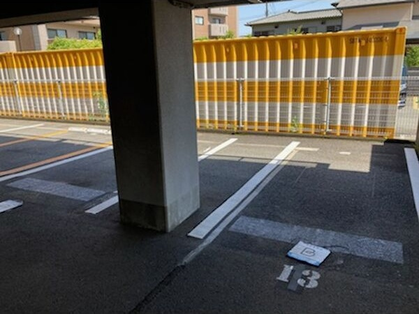 ヴェルドミールの駐車場|駐車場に車を止められます
