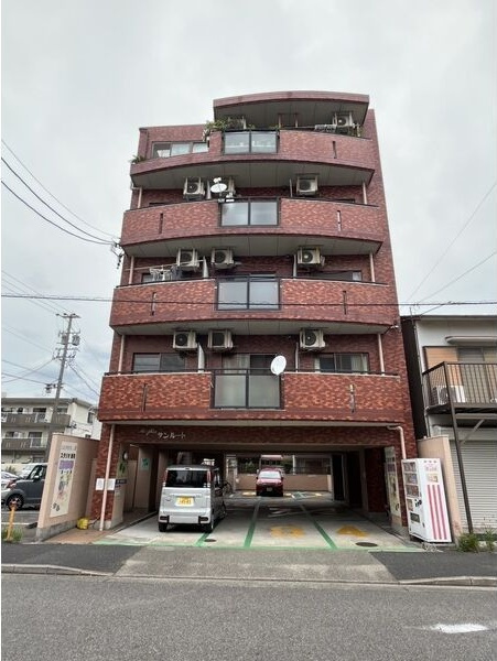 ハイツサンルートの外観