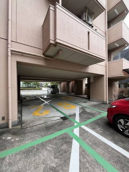 ハイツサンルートの駐車場