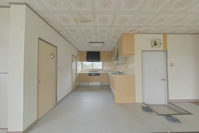 ６７３５９　岐阜市中川原中古戸建ての居間・リビング
