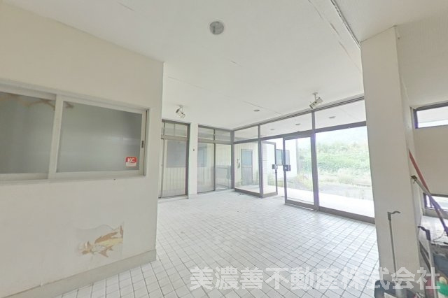 ６７３５９　岐阜市中川原中古戸建てのエントランス
