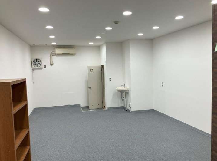 大阪市中央区本町橋の店舗事務所の内装