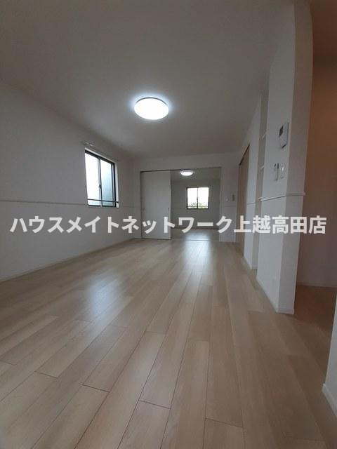 タイセイパレスＥの居間・リビング|ＬＤＫ11.7帖