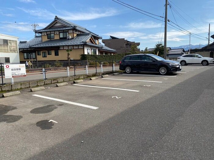 アバンテの駐車場