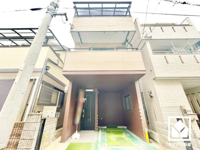 尼崎市栗山町の外観|落ち着いた色合いと品のあるデザイン。日々の暮らしに心地よく馴染む佇まい。（写真は加工処理により実際の色味と異なって見える場合があります。詳細は現地にてご確認ください。）