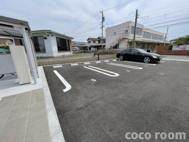 グロワールの駐車場
