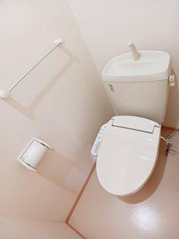 【トイレ】 | ソレイユ土山Ⅰ | コンパクトで使いやすいトイレです