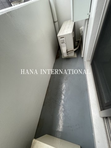サーラ　グラシオーザのバルコニー|同タイプ反転写真