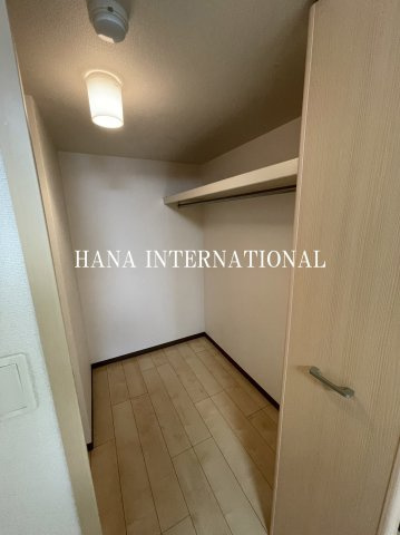 サーラ　グラシオーザの収納|同タイプ反転写真