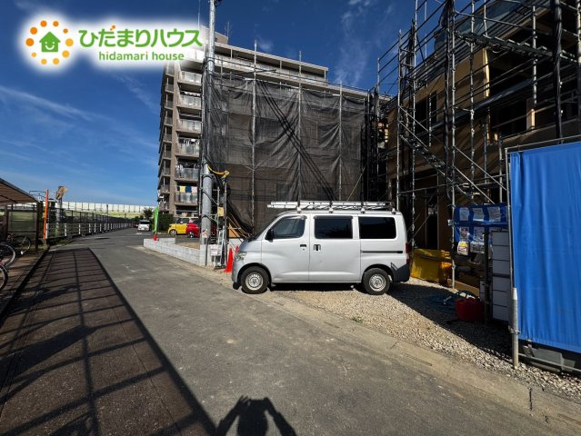 上尾市瓦葺　新築戸建　リーブル02の前面道路含む現地写真|10/12撮影