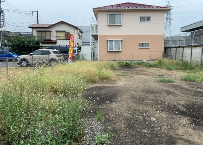 【駐車場】 | 駐車場と明記されていても、最小スペースでつくられた駐車場だと大型車は駐車できなかったり、出入りしにくくなったりする可能性があります。お車のサイズと購入したい物件の駐車場のサイズを現地で確認しましょう。