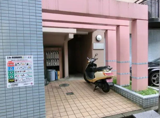 第8中島マンションのエントランス