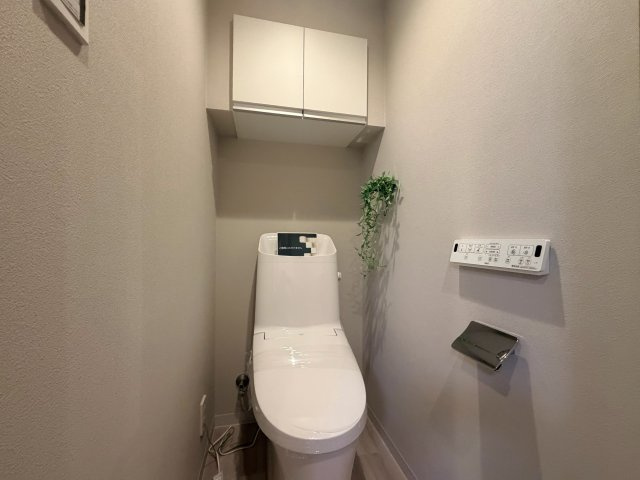 ライオンズマンション吉祥寺本町のトイレ|ウォシュレット付きのトイレはいつも快適！

現地ご見学希望・資料請求などお気軽にお問い合わせ下さい！
03-5990-5201
