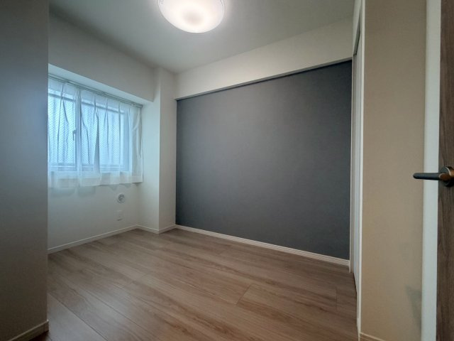 ライオンズマンション吉祥寺本町の洋室|各部屋に窓を設置！明るい日差しが降り注ぐ心地よい室内は、日々の暮らしに安らぎを与えてくれます。

現地ご見学希望・資料請求などお気軽にお問い合わせ下さい！
03-5990-5201