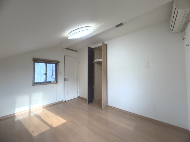 神戸市垂水区桃山台４丁目戸建の洋室