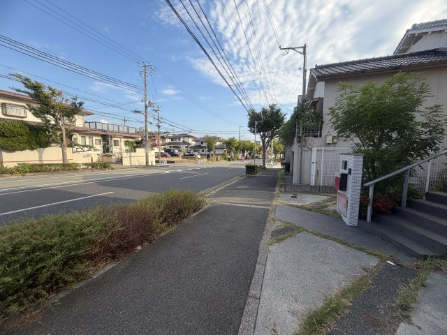 神戸市垂水区桃山台４丁目戸建の前面道路含む現地写真