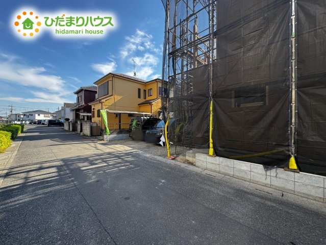 上尾市瓦葺　新築戸建　リーブル01の前面道路含む現地写真|10/12撮影