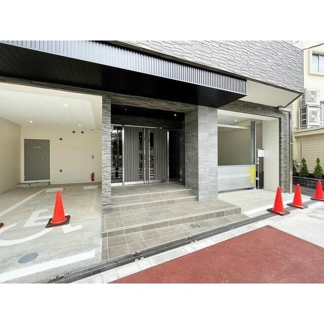 アルファコート常盤台２のエントランス