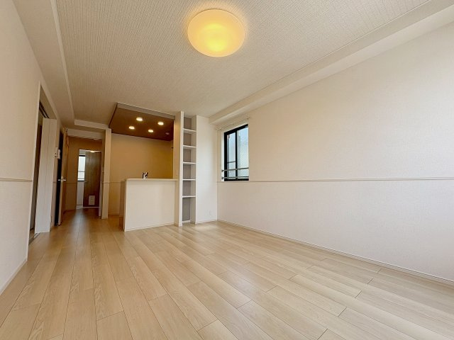 レジデンス荒牧の居間・リビング|こちらの居間で趣味の時間をお楽しみください