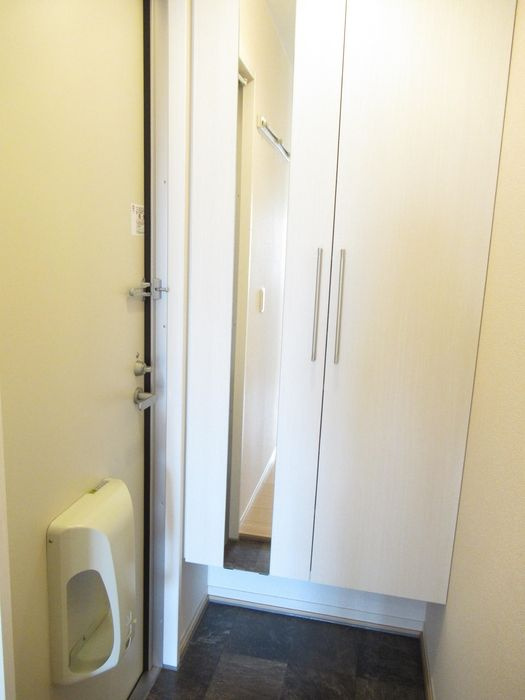 クレール開発の玄関
