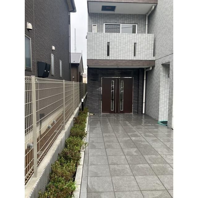 アーバーハイツ六町３丁目２号館のエントランス