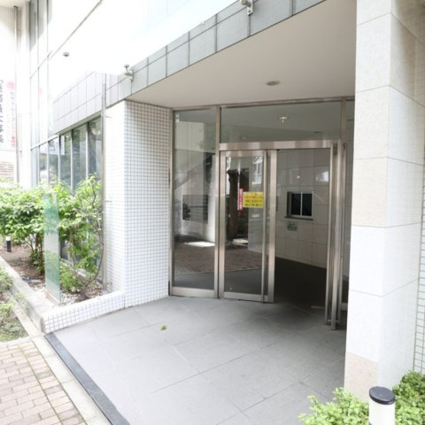 北区浮間４丁目の賃貸マンションのエントランス